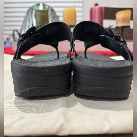 FitFlop Black leather flip flops with buckle - Picture 3 of 7